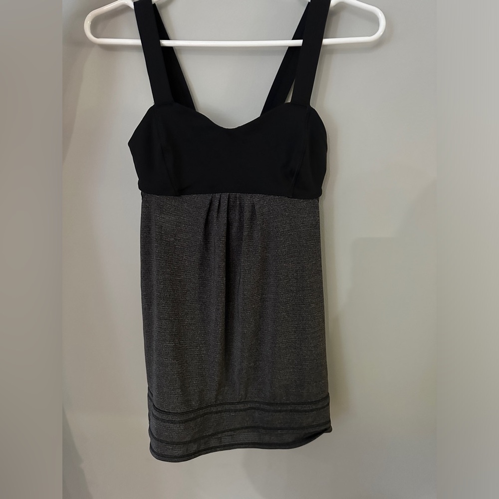 Lululemon tank with built in bra